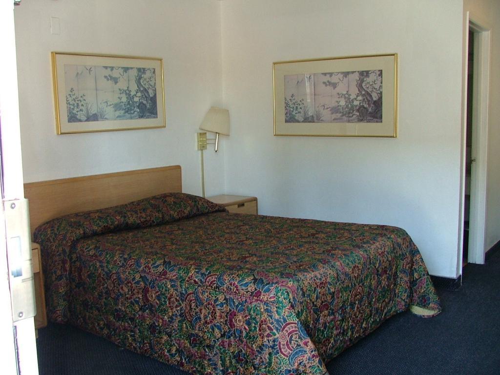 American Budget Inn And Suites-Modesto Bagian luar foto